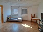 Foto - Helles WG-Zimmer in sanierter Altbauwohnung
