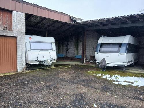 Foto - Stellplätze für Wohnmobil- Wagen ,Boote ,Anhäger usw.Überdacht