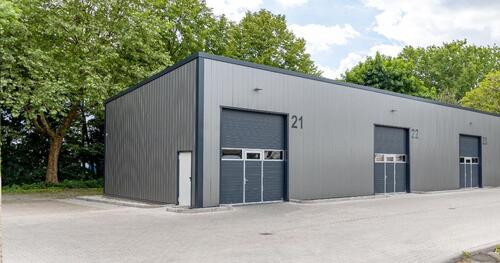 Foto - isolierte Halle für Schrauber oder als Unterstellplatz