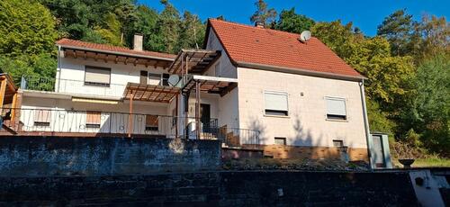 Foto - Freistehendes Ein- Zweifamilienhaus im Pfälzerwald in Hanglage