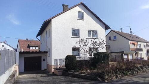 Foto - Ein- bis Zweifamilienhaus mit Garten und großer Garage