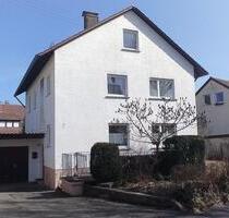 Ein- bis Zweifamilienhaus mit Garten und großer Garage - Frickenhausen