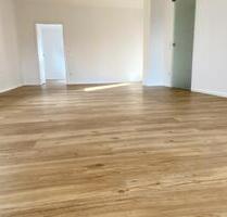 Exklusives Wohnen in renoviertem Zweifamilienhaus - Erdgeschosswohnung mit Zugang ins Grüne - Püttlingen