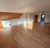 Helle 3 Zimmer-Dachgeschosswohnung-80qm - Hünfeld
