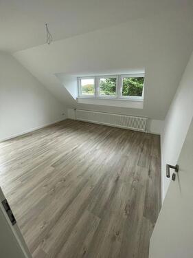 Foto - Renovierte 2,5-Zimmer-Wohnung zur Miete in Köln Bickendorf  ideal für Singles und Paare