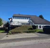 Wohngebäude + vermietete Gewerbehalle + 9 vermiete Appartements - Trierweiler