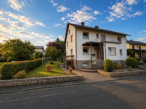 Foto - Zweifamilienhaus mit großem Grundstück – 167 m² Wohnfläche