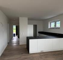 Komfortabel und barrierefrei wohnen – moderne Erdgeschosswohnung mit Garten - Niederrieden