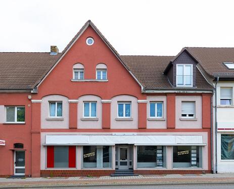 Foto - Großes Ladenlokal mit Hinterräumen