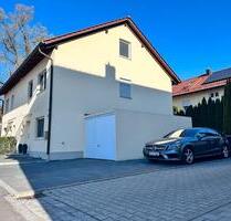Neuwertige DHH mit Energieeffizienz A+ in ruhige Lage - Attenkirchen