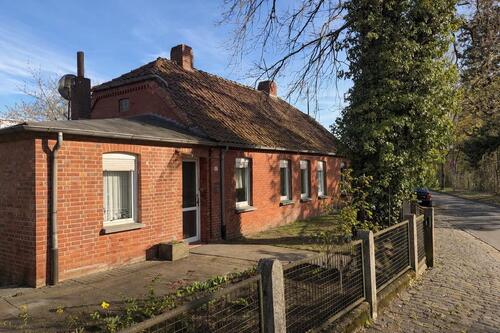 Foto - Großes Grundstück (1500 m²) + Einliegerwohnung – sofort nutzbar