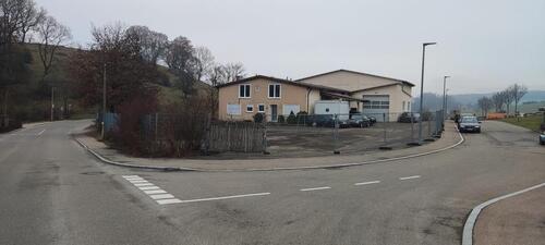 Foto - Außen- Präsentations- Stell-Lagerfläche mit Büro