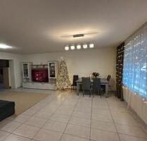 Wohnung 3 Zimmer in Seth - 1.250,00&nbsp;EUR Kaltmiete, ca.&nbsp; 100,00&nbsp;m&sup2; in Kisdorf (PLZ: 24629)