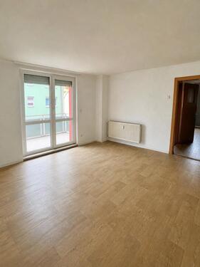 Foto - Helle 3-Raum-Wohnung Erdgeschosswohnung in ruhiger Wohngegend
