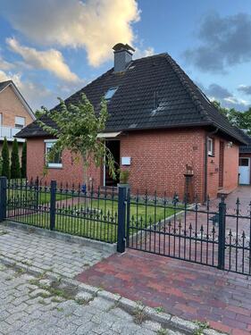 Foto - Stilvolles Einfamilienhaus mit Wintergarten & großem Grundstück