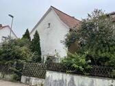 Foto - Zwei Häuser mit Garten und Grundstück für dritte Haus