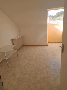 Foto - Dachgeschosszimmer - 350,00 EUR Kaltmiete,