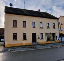 2 Familienhaus mit Gewerbefläche, großem Garten und Scheune - Adelsdorf