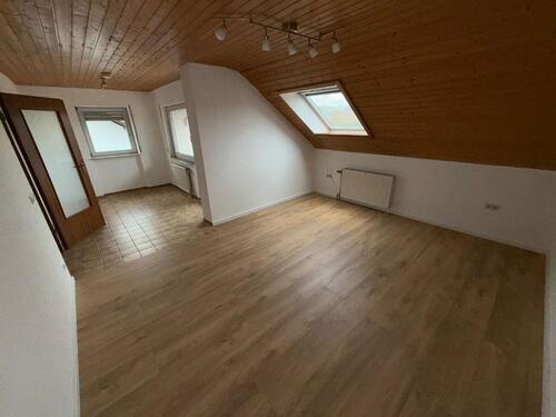 Foto - 3-Zimmer-DG mit Weitblick in Güglingen – ab sofort zu vermieten