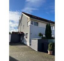 Topp-Reihenendhaus mit Wintergarten, Kaminofen und Photovoltaik - Leverkusen Bürrig