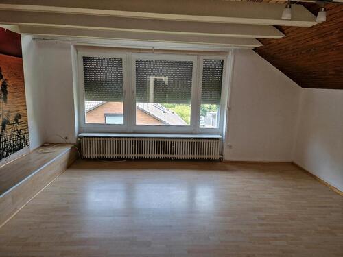 Foto - HMÜ DG-WOHNUNG 3 12 ZKBT - 660,00&nbsp;EUR Kaltmiete, ca.&nbsp; 90,00&nbsp;m&sup2;
