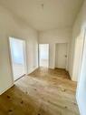 Foto - Frisch sanierte 3 Zimmer Wohnung mit riesigen Balkon, Tageslichtbad und viel Platz