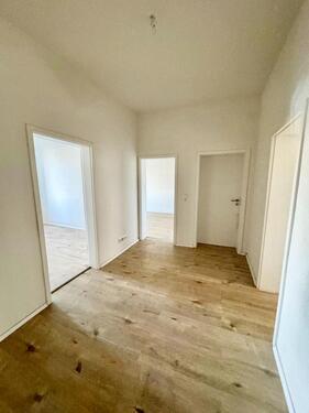 Foto - Frisch sanierte 3 Zimmer Wohnung mit riesigen Balkon, Tageslichtbad und viel Platz