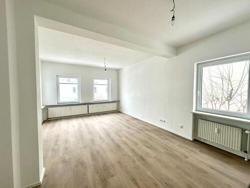 Foto - Frisch renovierte 3-Zimmer Hochparterre Wohnung, neue Küche & Bad