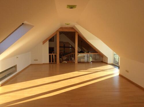 Foto - Moderne, offen gestaltete DG-Wohnung mit Balkon, Sauna und Kochinsel