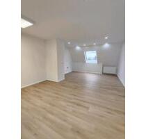 Dachgeschosswohnung im zwei Parteienhaus - Schönenberg-Kübelberg