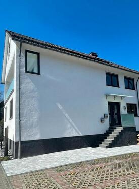 Foto - Großzügige 4-Zimmer-Wohnung auf 2 Etagen mit kleiner Terrasse