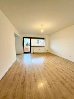 Foto - Frisch renovierte 3,5-Zimmer-Wohnung mit Balkon & top-Schnitt