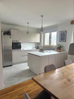 Foto - Top 5 Zimmer Wohnung, modern & hell, zentral, incl Stellplatz