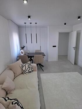 Foto - Modernisierte 4 Zimmer Wohnung mit 2 Balkone und Tiefgarage.