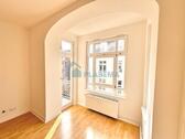 Foto - 3-Zimmer-Altbauwohnung mit Erker, Balkon, modernem Bad und neuer Küche – zentrumsnah
