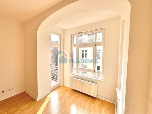 Foto - 3-Zimmer-Altbauwohnung mit Erker, Balkon, modernem Bad und neuer Küche – zentrumsnah