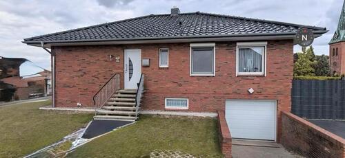 Foto - Walmdachbungalow saniert. Gebäudeenergiegesetz konform.