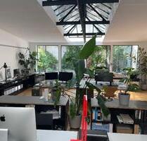 Arbeitsplätze in hellem Atelierraum zu vermieten Haidhausen - All-in-Miete - München Au-Haidhausen