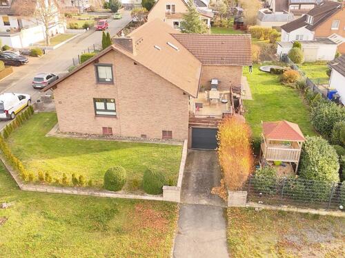Foto - Einfamilienhaus mit Einliegerwohnung und großem Garten