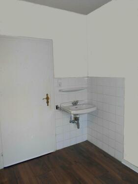 Foto - Renoviertes Zimmer, 13 m2 mit Laminat ab sofort frei