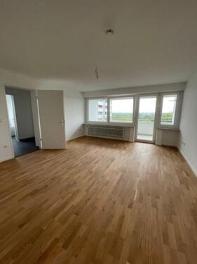 Foto - Frisch renovierte 4-Zimmer-Wohnung mit Balkon und Einbauküche in Freimann