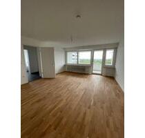 Frisch renovierte 4-Zimmer-Wohnung mit Balkon und Einbauküche in Freimann - München Schwabing-Freimann