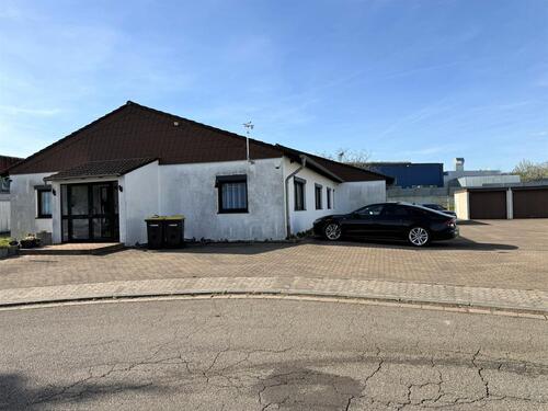 Foto - Moderne, voll ausgestattete Bürofläche im Gewerbegebiet Blieskastel OT Assweiler – sofort bezugsfrei