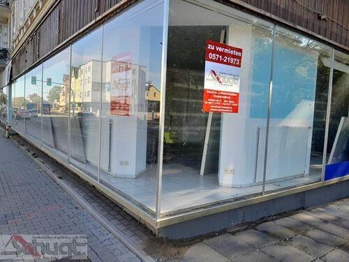 Foto - Geräumiges, gut sichtbares Ladenlokal an einer Stadt Ausfallstraße.