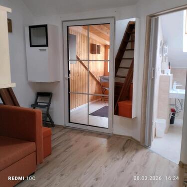 Foto - Möbliertes Studio mit Terrasse, Küche, Bad zu vermieten.