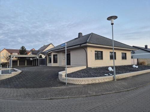 Foto - Haus Bungalow , ein Raumwunder auf 180m² , bezugsfertiger Zustand