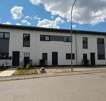Erstbezug-Neubau-Reihenhaus in Oberstreu