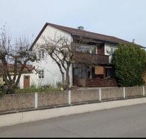 Verk. gepflegtes Haus Zweifamilienhaus m. 2 Garagen in Osterhofen