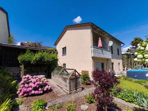 Foto - 6-Zi.-Einfamilienhaus mit großem Garten - provisionsfrei