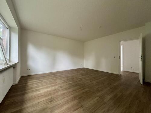 Foto - Sanierte 3-Zimmer-Wohnung mit Balkon und Markise in Heppens